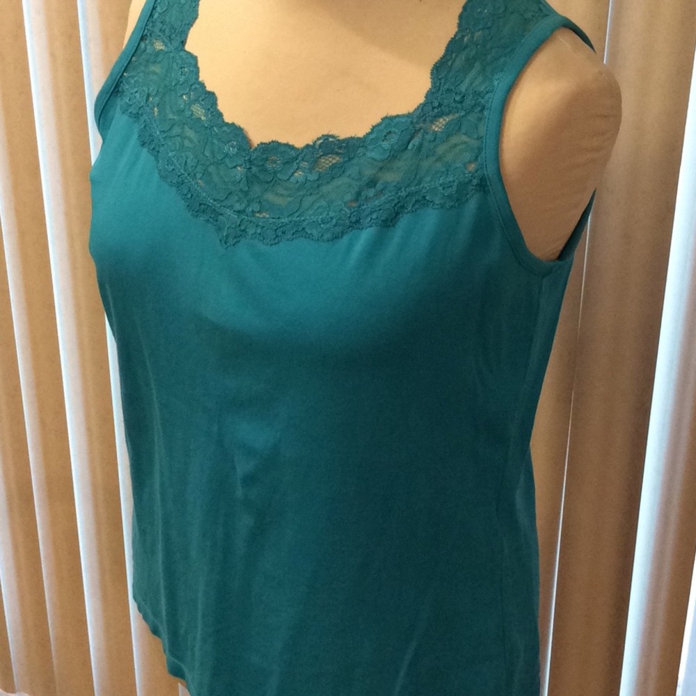 TanJay, woman’s size medium, sleeveless top.